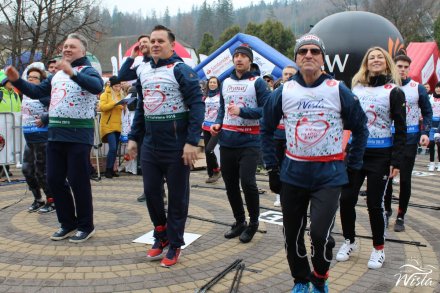 Rozgrzewka uczestników biegu